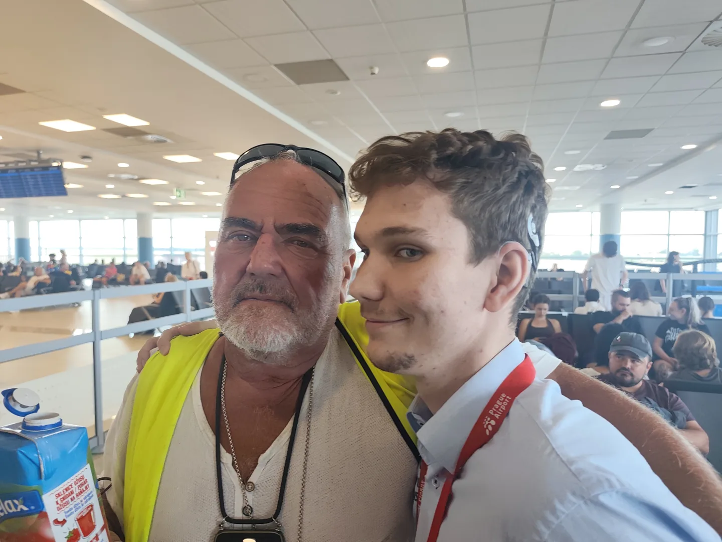 Mirek a letišní asistent
