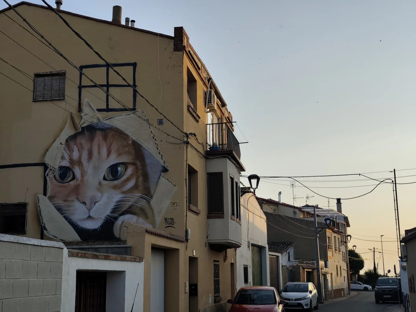 Stará architektura byla ozdobená vkusnými malbami